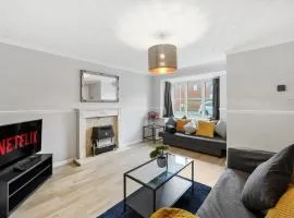 Lovely 3 Bed Detached - Parking
