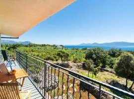 Awesome Apartment In Sucuraj With Wifi