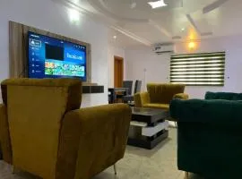 2BDR CBD Apt - 24hrs power, Security, 5mins to airport