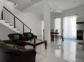 Tranquara Battaramulla - 10 mts to Passport & ID Office, hotel v destinaci Battaramulla
