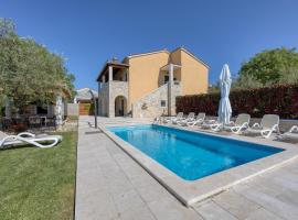 Villa Ladonja with Private Pool and Sauna, hotel v destinaci Marasi