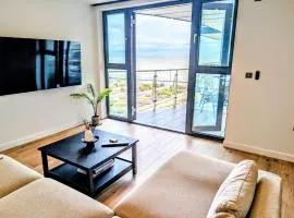 Harbour view-Sleeps 4-Sea View-Parking-Balcony