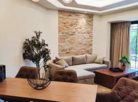 Casa Lyristis