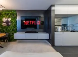 Hamba CLOUDS- self check-in, parking, 24h , VAT