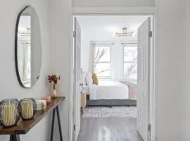 Modern 2BR Comfort for 5 People - 20 Mins to NYC