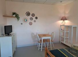 Le Lerry aux Pierres Bleues, hotel en Surtainville