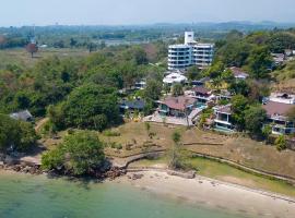 TRIPLET Suite Rayong Seaview Private Beach, hotel i Ban Ko Kok