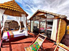 Titicaca uros floating lodge, hotel v destinaci Puno