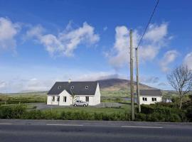 Villa Daffodil - Sleeps 2 & Stunning Seaside Views, vila v destinaci Cahersiveen