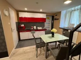 Stylish Apartment in Central Budapest - Perfect for Couples, Groups and Sightseers
