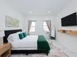 Sage Stay- Modern 2BR Apartment - Sleeps 6 - 25 Min to NYC