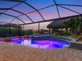 Heated Saltwater Pool & Spa with Tiki Hut - Backyard Oasis - Roelens