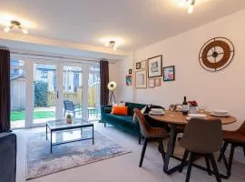 Ambassador House by Truestays - Luxury 4 Bedroom House in Stoke-on-Trent