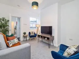 Nursery House by Truestays - 3 Bedroom House in Stoke-on-Trent