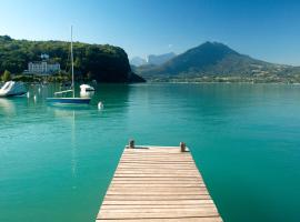 Lovely Gated Family Home, Steps to the Lake, hotel in Menthon-Saint-Bernard