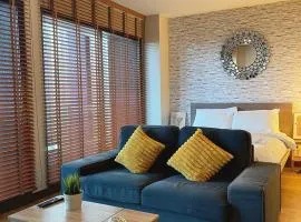 Luxury Condo Skywalk BTS Thonglor Pool Gym and Netflix