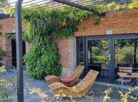 Gîtes de la Chapelle, khách sạn có bồn jacuzzi ở Assesse