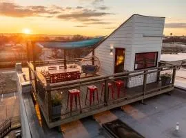 Designer Penthouse with Rooftop Deck Near Downtown and Lookout Mtn