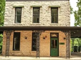 151 Spring Downtown Eureka Springs Suite E