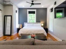 151 Spring Downtown Eureka Springs Suite F