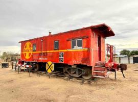 Midnight Train to Marfa 1948 Caboose, glamping site in Marfa