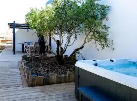 Très jolie maison - Piscine & Jacuzzi - Les Sables - 9 personnes