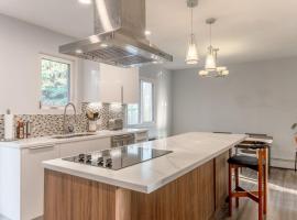 Modern Downtown Stay، إقامة في منزل في ييلونايف