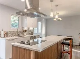 Modern Downtown Stay