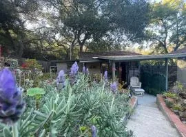 Pristine Cottage Studio Nestled in the Topanga Woods