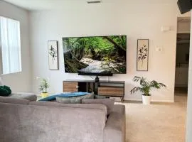 Canyon Country Cozy Apartment, Pool and Jacuzzi