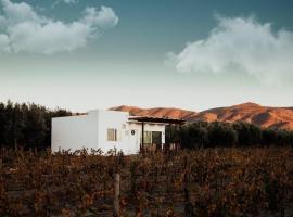 Casa Colibri Guadalupe Valley, villa in Valle de Guadalupe