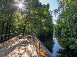 Water Hideout - Floating Luxury in Pure Wilderness
