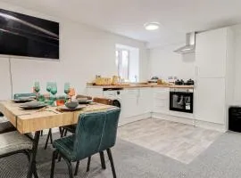 Ample 3-Bedrooms Apartment in town centre Sleeps 6
