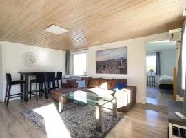 3 Villas - 16 Beds - Views - city