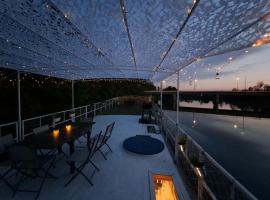 P&eacute;niche Amadeus conviviale et cosy , proche de Disney et de Paris, barco en Torcy