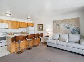 Oceanview 30th Floor Condo Just Steps from Waikiki Beach, Full Kitchen, Free Parking (13007)