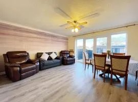 4 Bedrooms Holiday Home