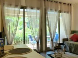 Apartment with pool near the sea