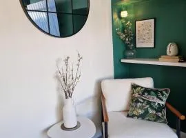 37 Sleeps 6 stylish and comfortable home