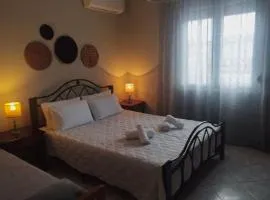 Cleopatra's Cozy Cottage
