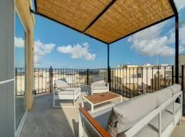 Ta' Karmenu, an 800 year old modernized studio with terrace, by walk to Mdina