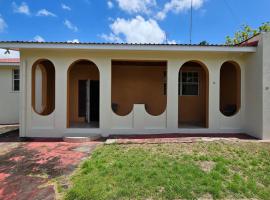 Wonderful 3 Bedroom Home Close To Everything, hotel v destinaci Saint James