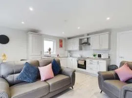 Contemporary 2 bed self catering apt
