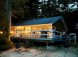 Idyllic Wooded Lakeside Retreat, hotel in Wolfeboro