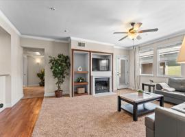 New Luxurious 1BR Apartment Heated Pool Spa & Sauna, hotel in Reno