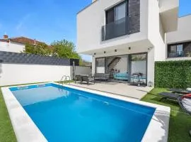 2 Bedroom Gorgeous Apartment In Jezera