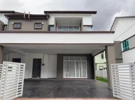 Olive Homestay SP Saujana 5 Bedrooms 6 Toilets Mus lim Friendly