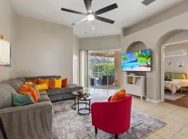 Chic 4BR,Heated Pool,Jacuzzi & Dining Oasis near Disney & Legoland