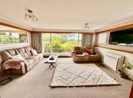 Comfort & Warmth at Stag Lodge Near Queens Park