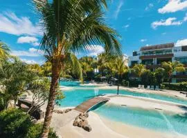 Luxury Apt - Stunning Pool View - Beaches 2 min